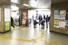 1．阪急宝塚線池田駅下車改札口を出て右折