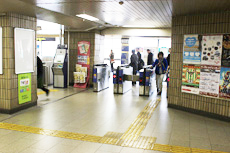 1.阪急宝塚線池田駅下車改札口を出て右折