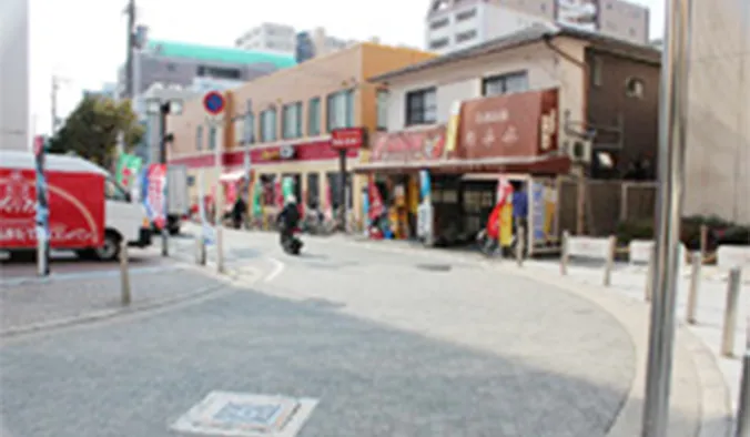 駅構内を出たら「ガスト池田駅前店」に向かって歩きます。