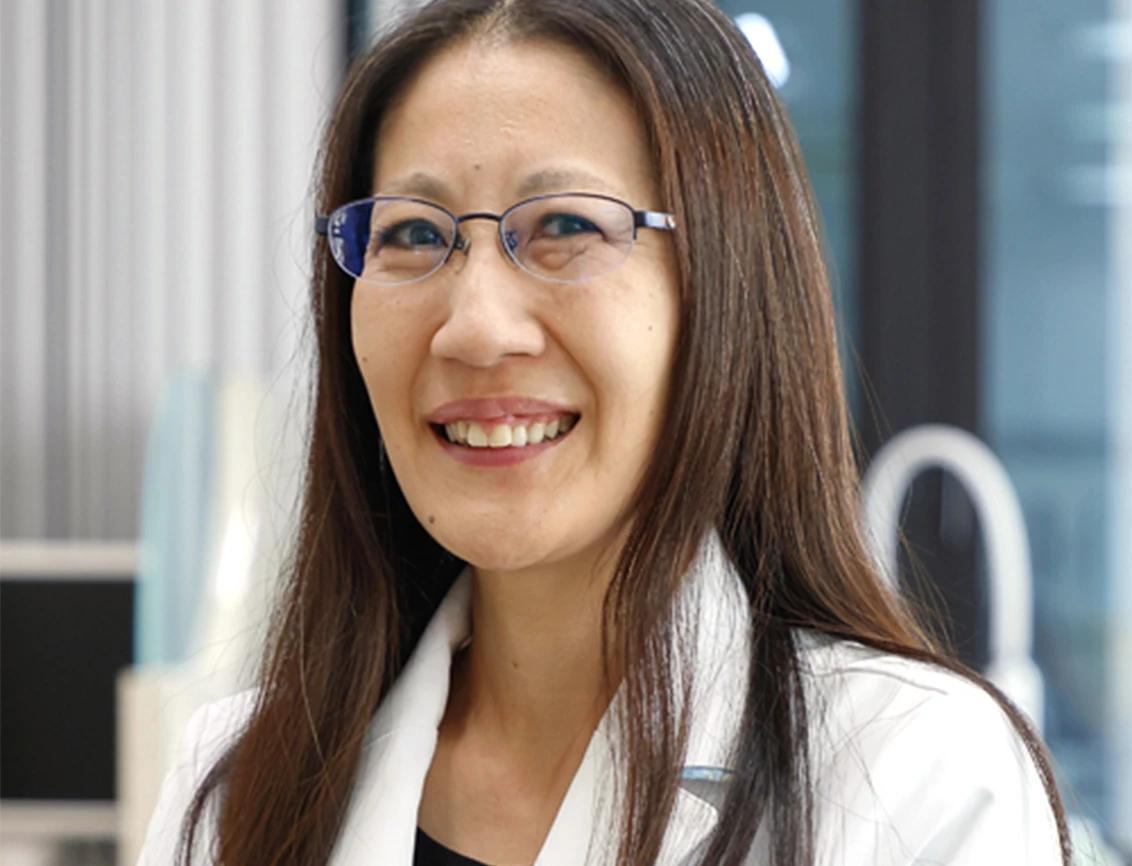 「日本歯科審美学会」会員の女性歯科医師が審美面を担当