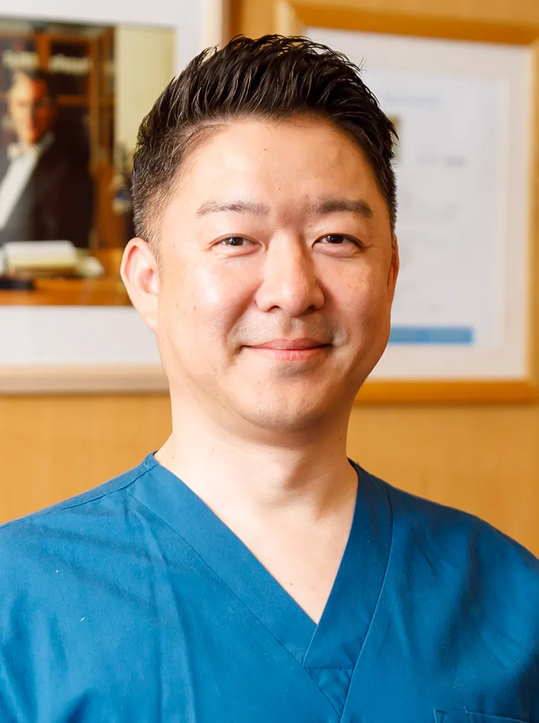 インプラントオペ第1助手・歯科医師：関塚 知義